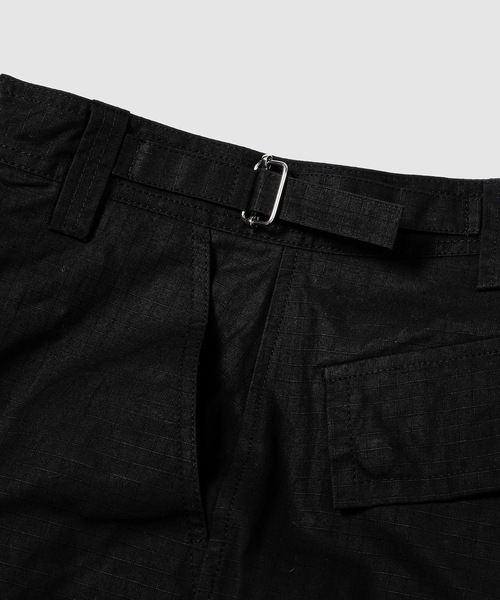GmbH(ゲーエムベーハー)の「Woven CARGO SHORTS WITH DOUBLE ZIP(カーゴパンツ・メンズ・ブラック・34/32)」の3枚目の写真