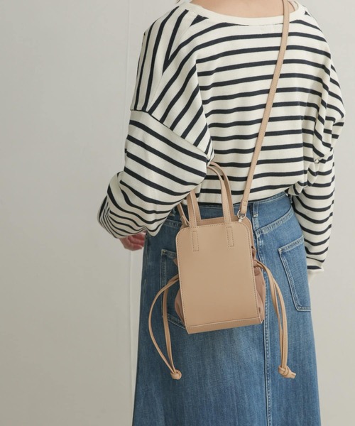 URBAN RESEARCH DOORS(アーバンリサーチドアーズ)の「2WAY巾着ミニバッグ(ショルダーバッグ・レディース・ブラック/ベージュ・ONE)」の1枚目の写真