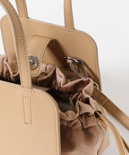 URBAN RESEARCH DOORS(アーバンリサーチドアーズ)の「2WAY巾着ミニバッグ(ショルダーバッグ・レディース・ブラック/ベージュ・ONE)」の7枚目の写真