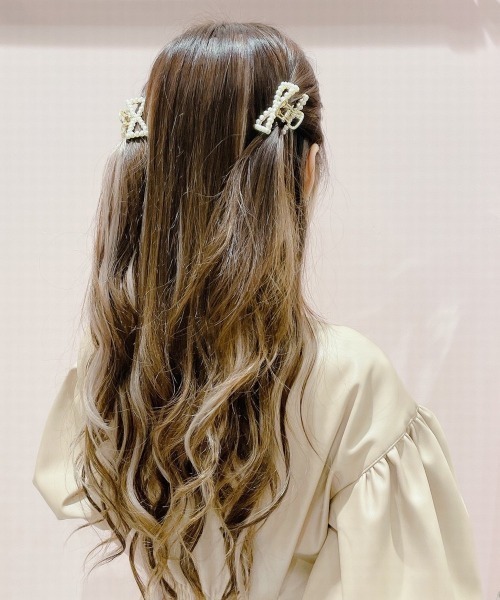 lilLilly(リルリリー)の「リボンへアクリップ(2個セット)(バレッタ/ヘアクリップ・レディース・ゴールド系その他/ゴールド系その他2・FREE)」の3枚目の写真