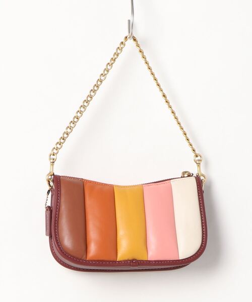 COACH(コーチ)の「スウィンガー 20 ウィズ キルティング(ハンドバッグ・レディース・レッド・フリ-)」の4枚目の写真