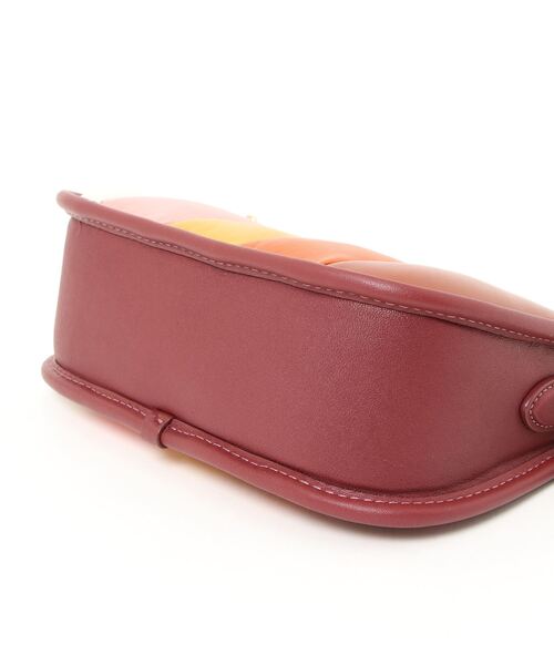 COACH(コーチ)の「スウィンガー 20 ウィズ キルティング(ハンドバッグ・レディース・レッド・フリ-)」の5枚目の写真