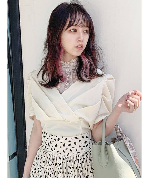 dazzlin(ダズリン)の「カシュクールレースカットソー(Tシャツ/カットソー・レディース・ブラック/パープル/ピンク/グリーン/オフホワイト・FREE)」の2枚目の写真