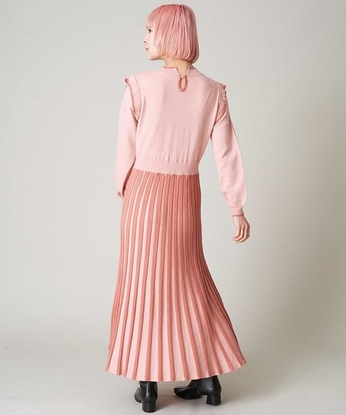 A de a.v.v（アードアー・ヴェ・ヴェ）の「肩ラッフルマーメイドニットワンピ―ス（ワンピース・レディース・ブラック/アイボリー/ライトピンク・39）」の4枚目の写真