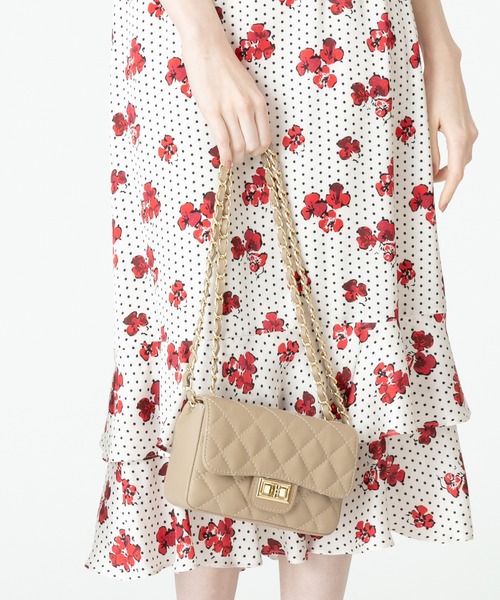 allureville（アルアバイル）の「キルティングチェーンショルダー（ショルダーバッグ・レディース・ブラック/ベージュ/ゴールド系その他・2）」の2枚目の写真