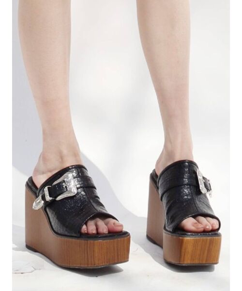 EVRIS（エヴリス）の「バックルウッドヒールサンダル（サンダル・レディース・ブラック/ブラウン/アイボリー・SMALL/MEDIUM/LARGE）」の3枚目の写真