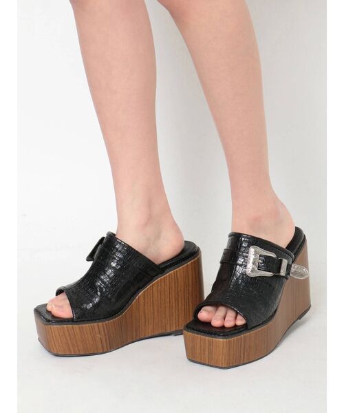 EVRIS（エヴリス）の「バックルウッドヒールサンダル（サンダル・レディース・ブラック/ブラウン/アイボリー・SMALL/MEDIUM/LARGE）」の17枚目の写真