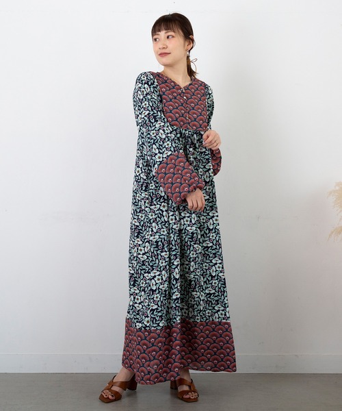 PICHI（ピイチ）の「柄デザインロングワンピース（ワンピース・レディース・ネイビー/オレンジ・FREE）」の2枚目の写真