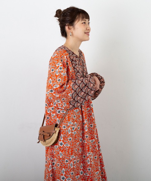 PICHI（ピイチ）の「柄デザインロングワンピース（ワンピース・レディース・ネイビー/オレンジ・FREE）」の4枚目の写真