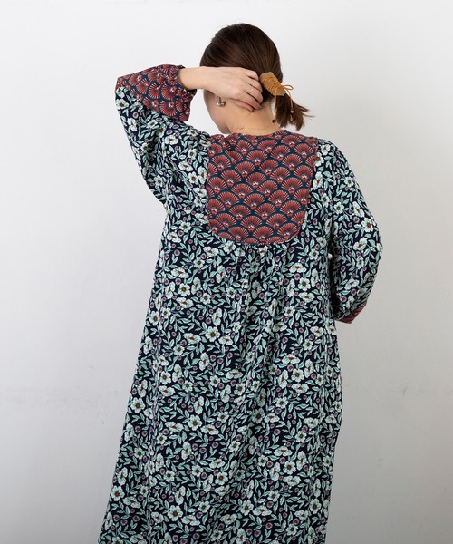 PICHI（ピイチ）の「柄デザインロングワンピース（ワンピース・レディース・ネイビー/オレンジ・FREE）」の6枚目の写真