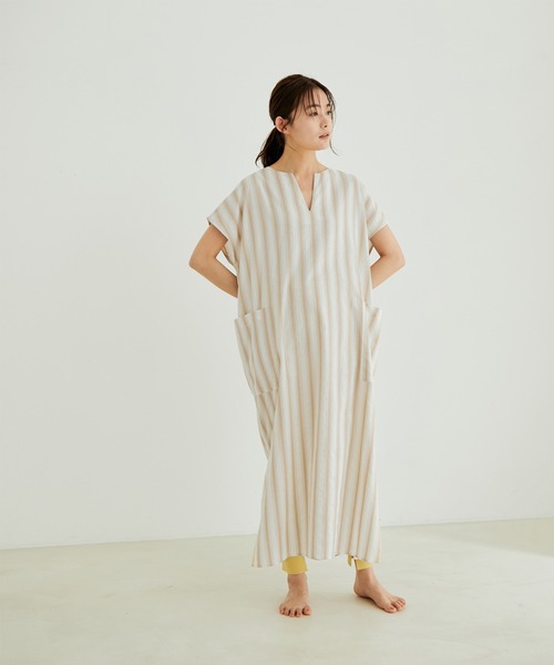 SALON adam et rope'(サロン アダム エ ロペ)の「【WEB限定】マルチストライプキーネックカフタンワンピース(ワンピース・レディース・ベージュ/パープル/オレンジ・FREE)」の9枚目の写真
