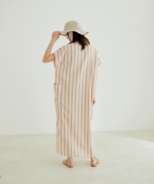 SALON adam et rope'(サロン アダム エ ロペ)の「【WEB限定】マルチストライプキーネックカフタンワンピース(ワンピース・レディース・ベージュ/パープル/オレンジ・FREE)」の11枚目の写真