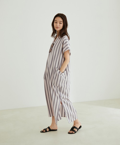 SALON adam et rope'(サロン アダム エ ロペ)の「【WEB限定】マルチストライプキーネックカフタンワンピース(ワンピース・レディース・ベージュ/パープル/オレンジ・FREE)」の21枚目の写真