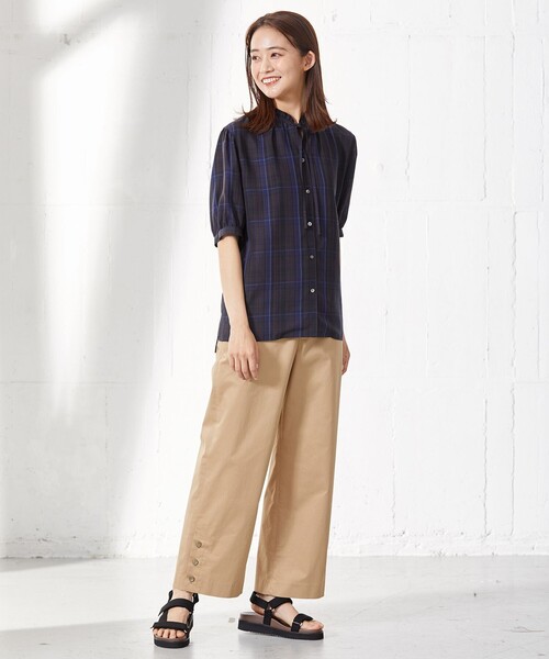 J.PRESS(ジェイプレス)の「【洗える】Vanyストレッチツイル セミワイド パンツ(その他パンツ・レディース・黄土色系/カーキ系・T13/T15/T17)」の3枚目の写真