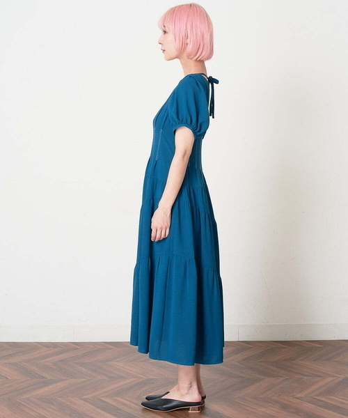 A de a.v.v（アードアー・ヴェ・ヴェ）の「配色ステッチパフスリーブティアードワンピ―ス（ワンピース・レディース・ブルー/ホワイト/ブラック・36/38）」の14枚目の写真