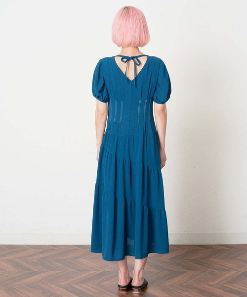 A de a.v.v（アードアー・ヴェ・ヴェ）の「配色ステッチパフスリーブティアードワンピ―ス（ワンピース・レディース・ブルー/ホワイト/ブラック・36/38）」の15枚目の写真