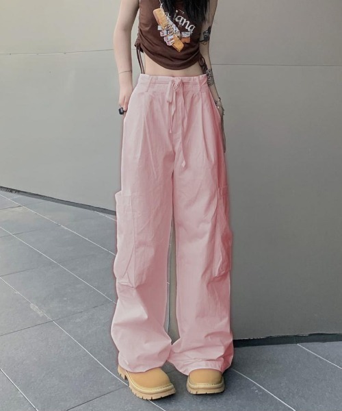 Vipoa(ヴィポア)の「ビッグポケットカーゴパンツ(カーゴパンツ・レディース・ブラック/グレー/ホワイト/ピンク・MEDIUM/LARGE)」の4枚目の写真