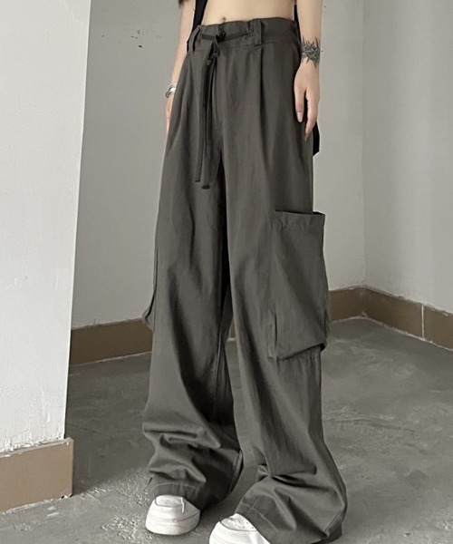 Vipoa(ヴィポア)の「ビッグポケットカーゴパンツ(カーゴパンツ・レディース・ブラック/グレー/ホワイト/ピンク・MEDIUM/LARGE)」の5枚目の写真