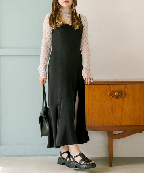 OLIVE des OLIVE（オリーブデオリーブ）の「プリントシアータートルインナー（Tシャツ/カットソー・レディース・サックスブルー/オフホワイト/ベージュ・FREE）」の4枚目の写真