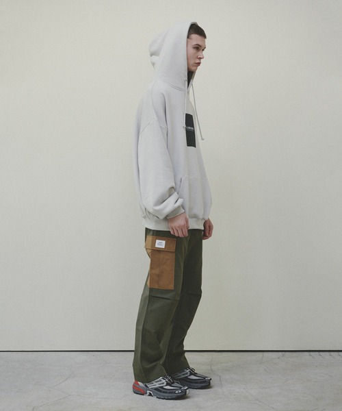 LIBERE(リベーレ)の「LIBERE リベーレ / DTD HOODY プリントビッグシルエットパーカー / 225269-225270-225271(パーカー・メンズ・ライトグレー/カーキ/ブラック・SMALL/LARGE/MEDIUM)」の19枚目の写真