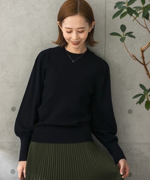 URBAN RESEARCH ROSSO（アーバンリサーチロッソ）の「メリノウール混パフスリーブリブニット（ニット/セーター・レディース・ネイビー/オフホワイト/ピンク系その他・FREE）」の2枚目の写真