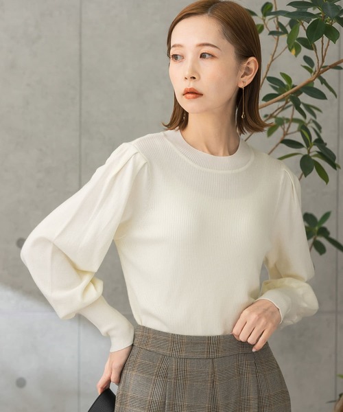 URBAN RESEARCH ROSSO（アーバンリサーチロッソ）の「メリノウール混パフスリーブリブニット（ニット/セーター・レディース・ネイビー/オフホワイト/ピンク系その他・FREE）」の4枚目の写真