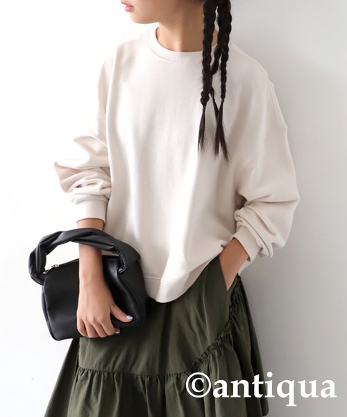 antiqua（アンティカ）の「綿100%ベーシックシルエット裏毛トレーナー（スウェット・キッズ・ブラック/グレイッシュベージュ/杢グレー/グリーン/ブルー系その他/レッド/イエロー系その他/ベビーピンク/オフホワイト・120/130/140/150/160）」の2枚目の写真