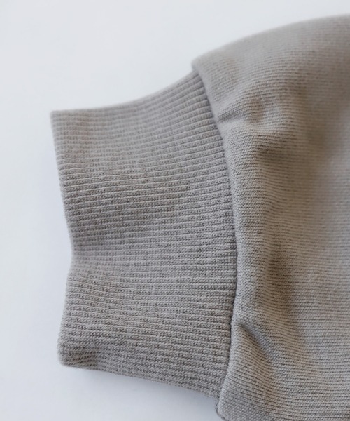 antiqua（アンティカ）の「綿100%ベーシックシルエット裏毛トレーナー（スウェット・キッズ・ブラック/グレイッシュベージュ/杢グレー/グリーン/ブルー系その他/レッド/イエロー系その他/ベビーピンク/オフホワイト・120/130/140/150/160）」の20枚目の写真