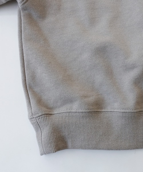 antiqua（アンティカ）の「綿100%ベーシックシルエット裏毛トレーナー（スウェット・キッズ・ブラック/グレイッシュベージュ/杢グレー/グリーン/ブルー系その他/レッド/イエロー系その他/ベビーピンク/オフホワイト・120/130/140/150/160）」の21枚目の写真