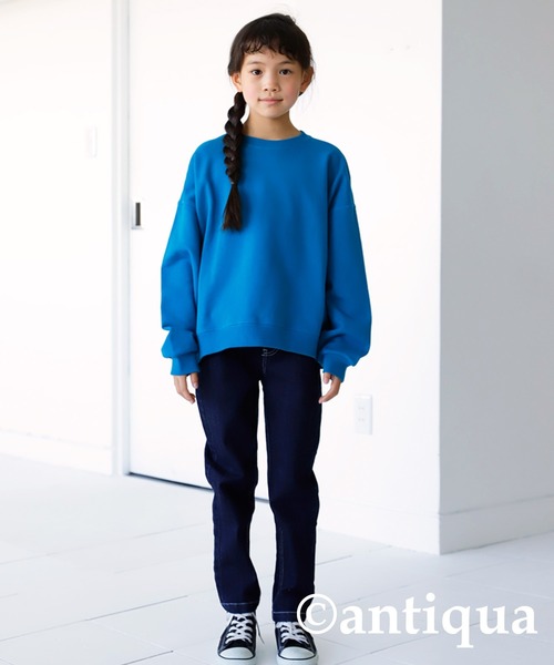 antiqua（アンティカ）の「綿100%ベーシックシルエット裏毛トレーナー（スウェット・キッズ・ブラック/グレイッシュベージュ/杢グレー/グリーン/ブルー系その他/レッド/イエロー系その他/ベビーピンク/オフホワイト・120/130/140/150/160）」の13枚目の写真