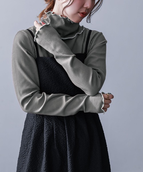 n'OrLABEL（ノアールレーベル）の「『裏起毛配色メローリブタートルネックカットソー』（Tシャツ/カットソー・レディース・チャコール/ブルーグリーン/レッド/ライトグリーン/ベージュ/ブラック/ラベンダー・M/L/LL）」の16枚目の写真