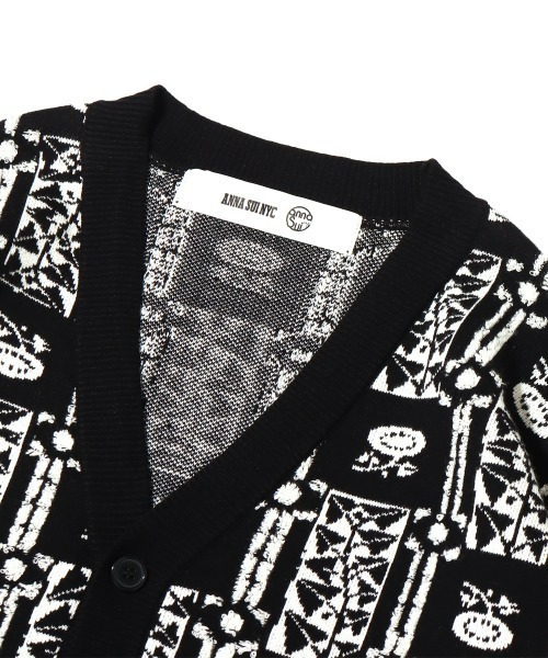 ANNA SUI(アナスイ)の「ANNA SUI NYC 総柄ブークレ ニットカーデ 【SP】(カーディガン/ボレロ・レディース・ブラック/パープル/イエロー・M/L)」の4枚目の写真