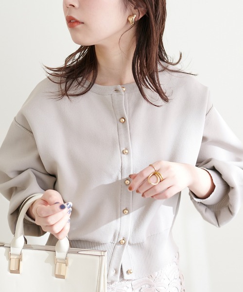 natural couture(ナチュラルクチュール)の「お家で洗えるころん金釦カーディガン(カーディガン/ボレロ・レディース・オフホワイト/グレイッシュベージュ/ブラック/ミント/イエロー/その他1・FREE)」の3枚目の写真