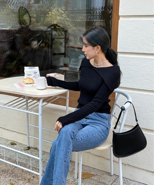 by muni:r（バイ ムニール）の「オフショルダーリブカラーニット（ニット/セーター・レディース・ブラック/アイボリー・FREE）」の10枚目の写真