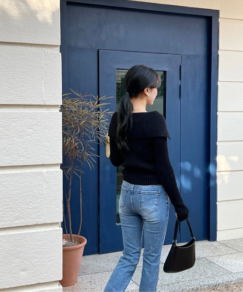 by muni:r（バイ ムニール）の「オフショルダーリブカラーニット（ニット/セーター・レディース・ブラック/アイボリー・FREE）」の6枚目の写真