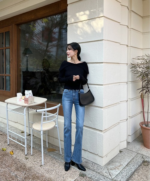 by muni:r（バイ ムニール）の「オフショルダーリブカラーニット（ニット/セーター・レディース・ブラック/アイボリー・FREE）」の16枚目の写真