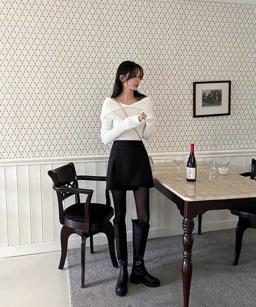 by muni:r（バイ ムニール）の「オフショルダーリブカラーニット（ニット/セーター・レディース・ブラック/アイボリー・FREE）」の8枚目の写真