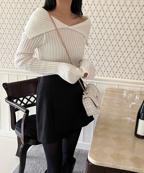 by muni:r（バイ ムニール）の「オフショルダーリブカラーニット（ニット/セーター・レディース・ブラック/アイボリー・FREE）」の14枚目の写真