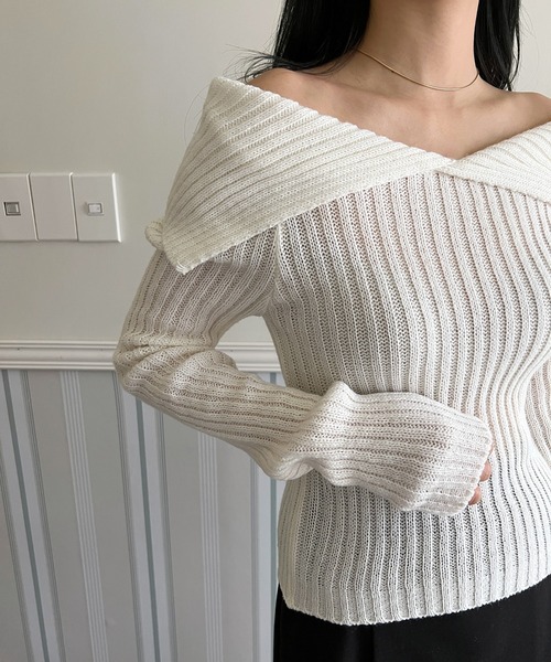 by muni:r（バイ ムニール）の「オフショルダーリブカラーニット（ニット/セーター・レディース・ブラック/アイボリー・FREE）」の20枚目の写真