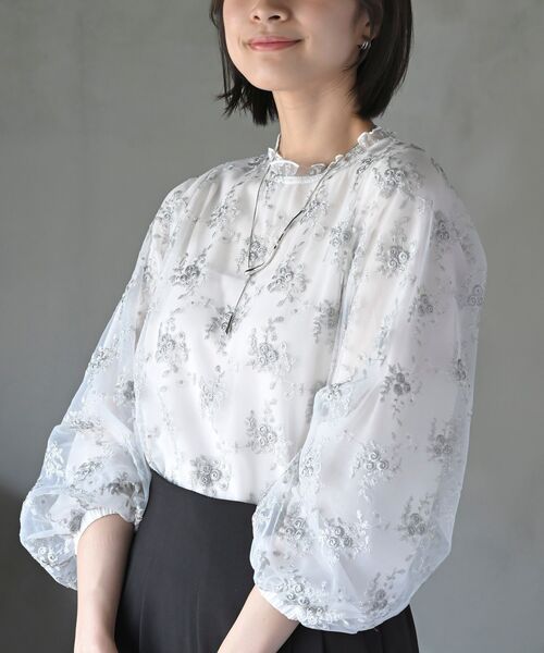 rps(アールピーエス)の「チュール刺繍マオカラーボリューム袖ブラウス(シャツ/ブラウス・レディース・ブラック/オフホワイト/アイボリー・フリー)」の2枚目の写真