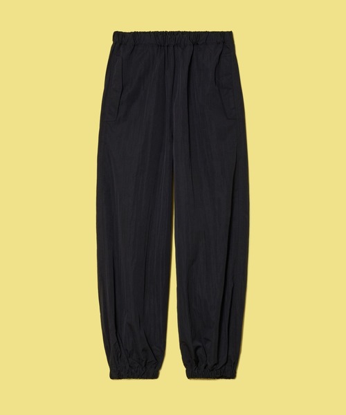 FOREVER 21（フォーエバー トゥエンティーワン）の「【STREET】ナイロンパンツ（その他パンツ・レディース・ブラック/オフホワイト/ブルー・FREE）」の4枚目の写真