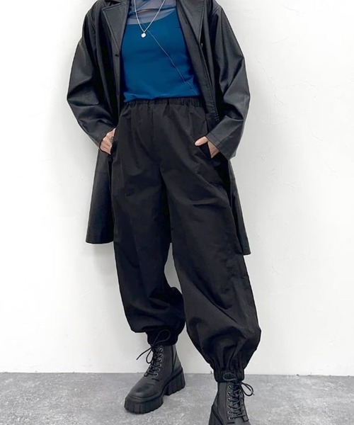 FOREVER 21（フォーエバー トゥエンティーワン）の「【STREET】ナイロンパンツ（その他パンツ・レディース・ブラック/オフホワイト/ブルー・FREE）」の9枚目の写真