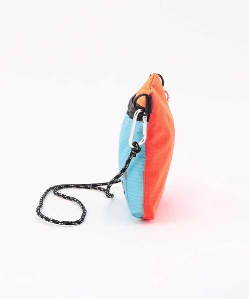 POLeR(ポーラー)の「POLeR/ポーラー STUFFABLE POUCH(ショルダーバッグ・メンズ・サックスブルー/ブラック・ONE SIZE)」の3枚目の写真