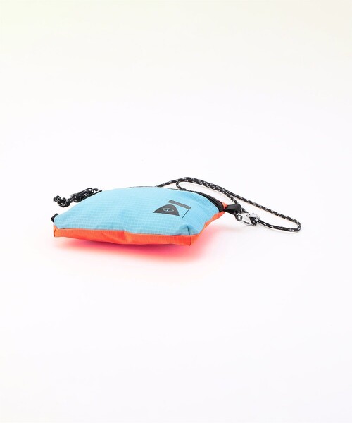 POLeR(ポーラー)の「POLeR/ポーラー STUFFABLE POUCH(ショルダーバッグ・メンズ・サックスブルー/ブラック・ONE SIZE)」の5枚目の写真