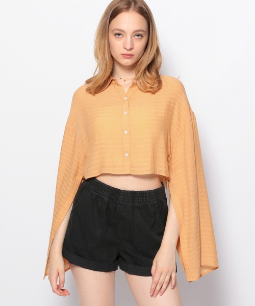 FOREVER 21（フォーエバー トゥエンティーワン）の「ショルダースリットシャツ（シャツ/ブラウス・レディース・オフホワイト/オレンジ・FREE）」の2枚目の写真