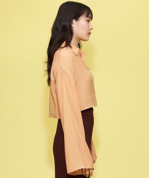 FOREVER 21（フォーエバー トゥエンティーワン）の「ショルダースリットシャツ（シャツ/ブラウス・レディース・オフホワイト/オレンジ・FREE）」の4枚目の写真