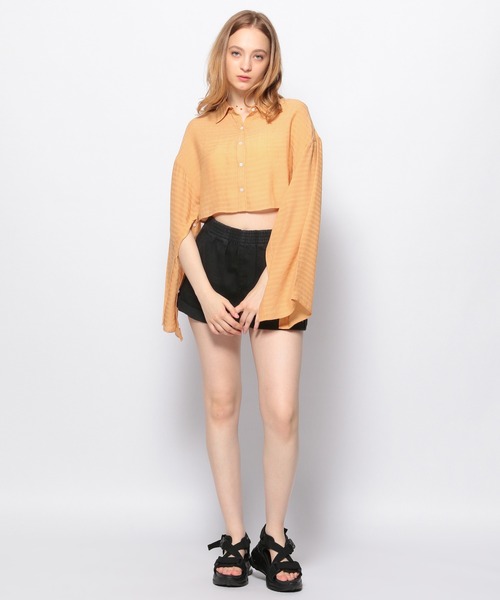 FOREVER 21（フォーエバー トゥエンティーワン）の「ショルダースリットシャツ（シャツ/ブラウス・レディース・オフホワイト/オレンジ・FREE）」の22枚目の写真