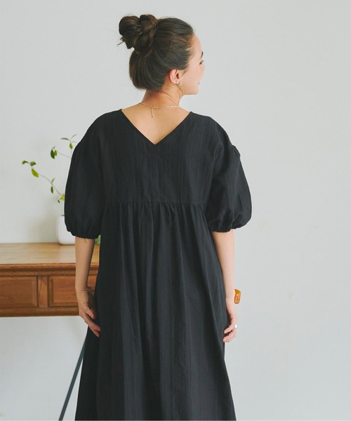 Vネックギャザーワンピース