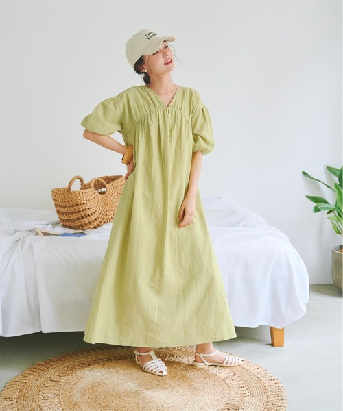 Vネックギャザーワンピース