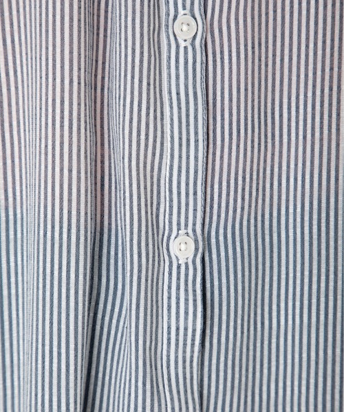 MILLION CARATS(ミリオンカラッツ)の「表面にシボのある楊柳生地を使用し、ほのかな透け感が爽やかな印象の7分袖ロングシャツワンピース(ワンピース・レディース・オフホワイト/パープル/マルチ・FREE)」の17枚目の写真